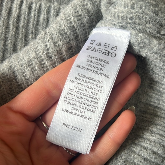 Cupcakes and cashmere crew sweater - Picture 2 of 2